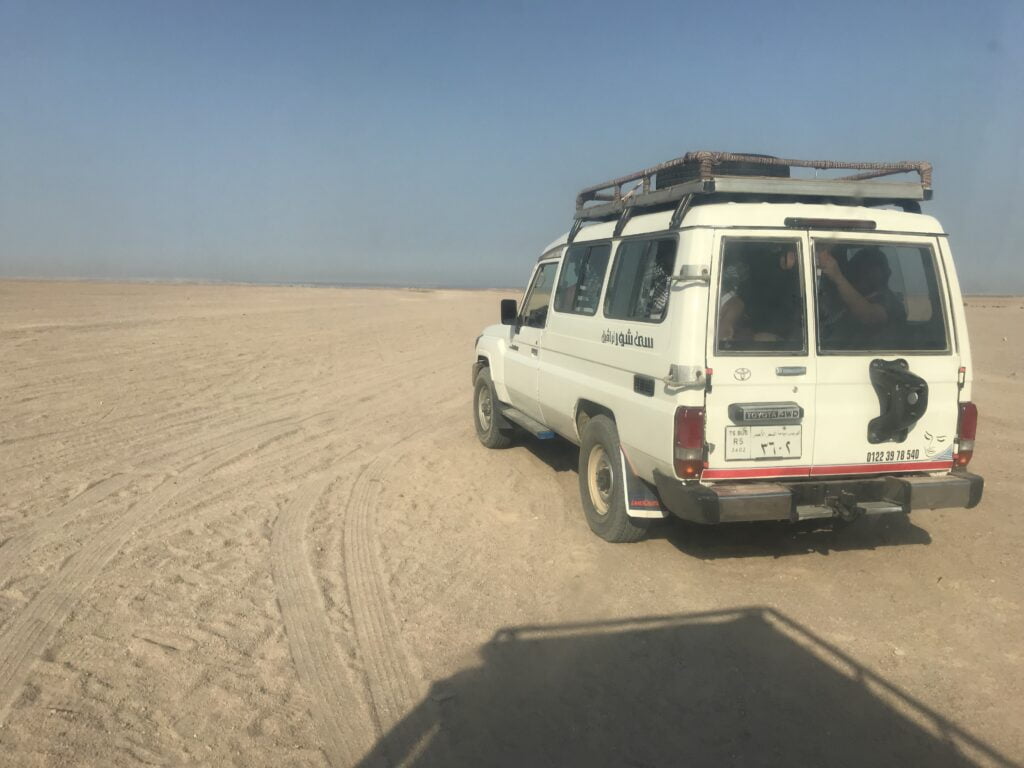 Jeep na pustyni w Hurghadzie